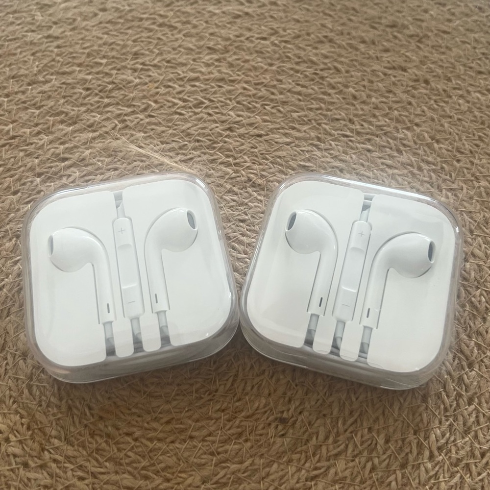 APPLE HEADPHONES WIRED